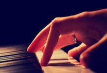 大巴黎对决巴萨，谁能在欧冠赛场笑到最后？